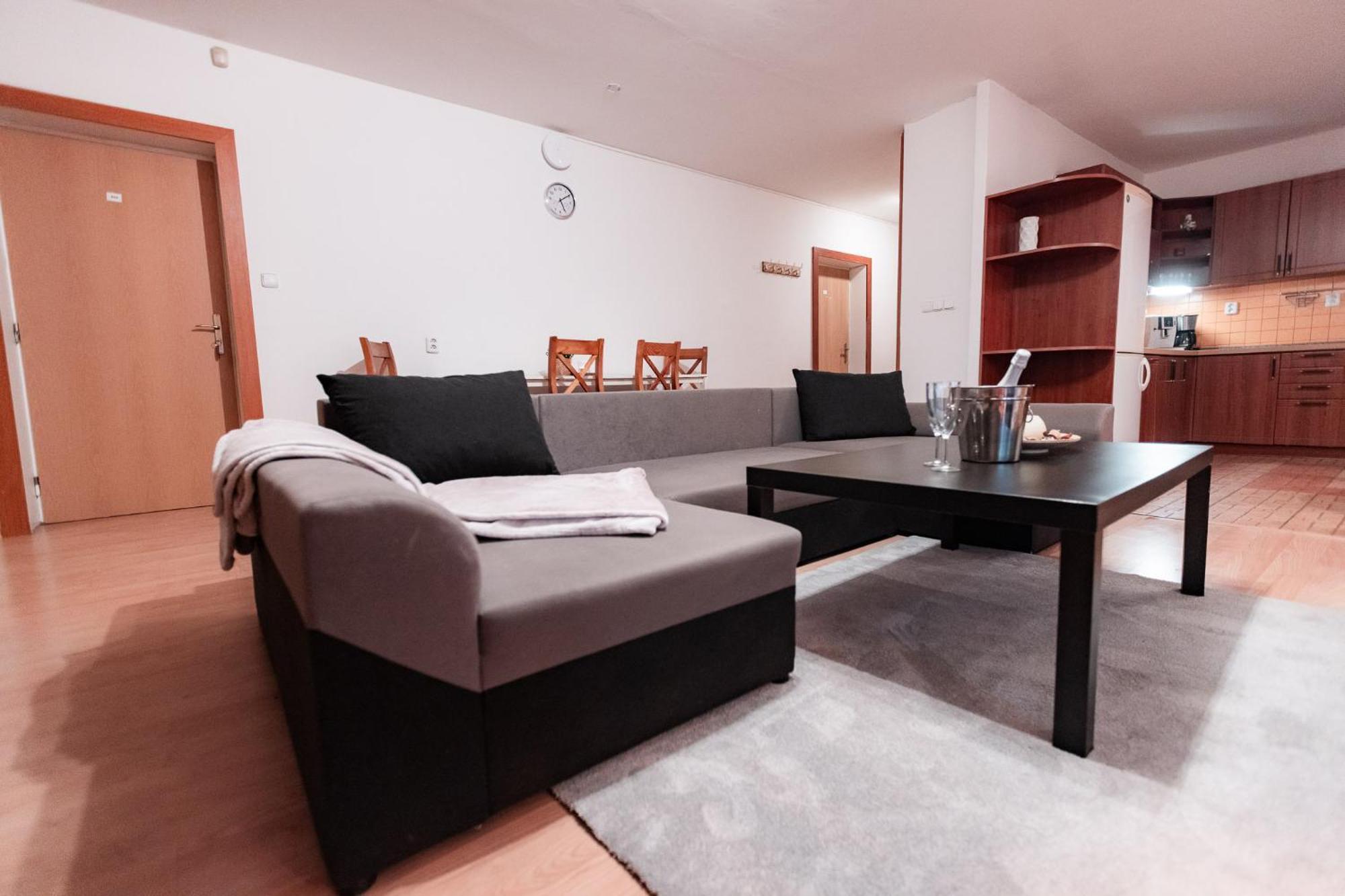 Hotel Rozkos Česká Skalice Exteriör bild