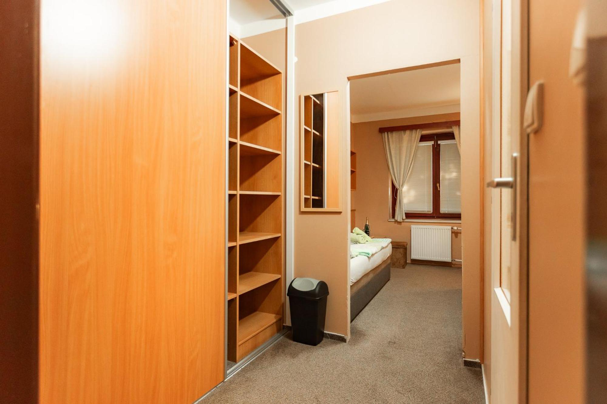 Hotel Rozkos Česká Skalice Rum bild