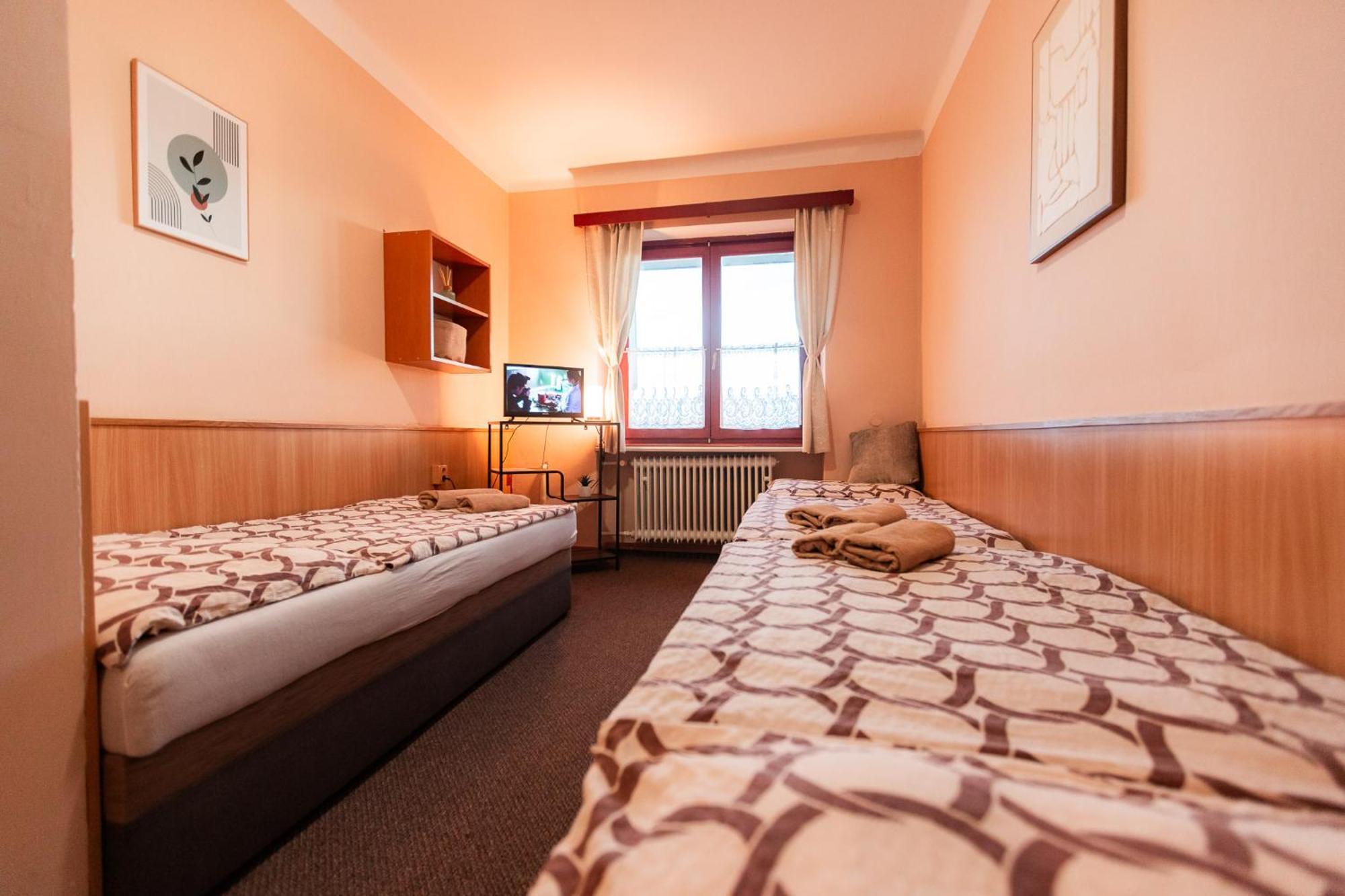 Hotel Rozkos Česká Skalice Rum bild
